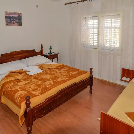 Etica Apartman